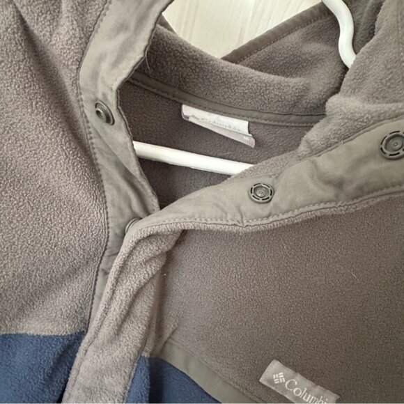Gray and Blue Columbia Sweatshirt - Picture 3 of 6